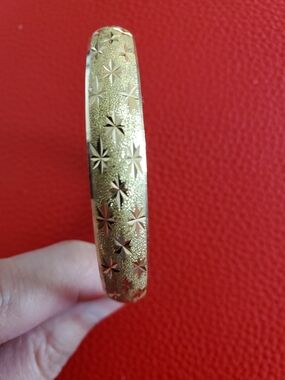 Solid Gold Star-Engraved Women’s Bangle Bracelet 15 Grams